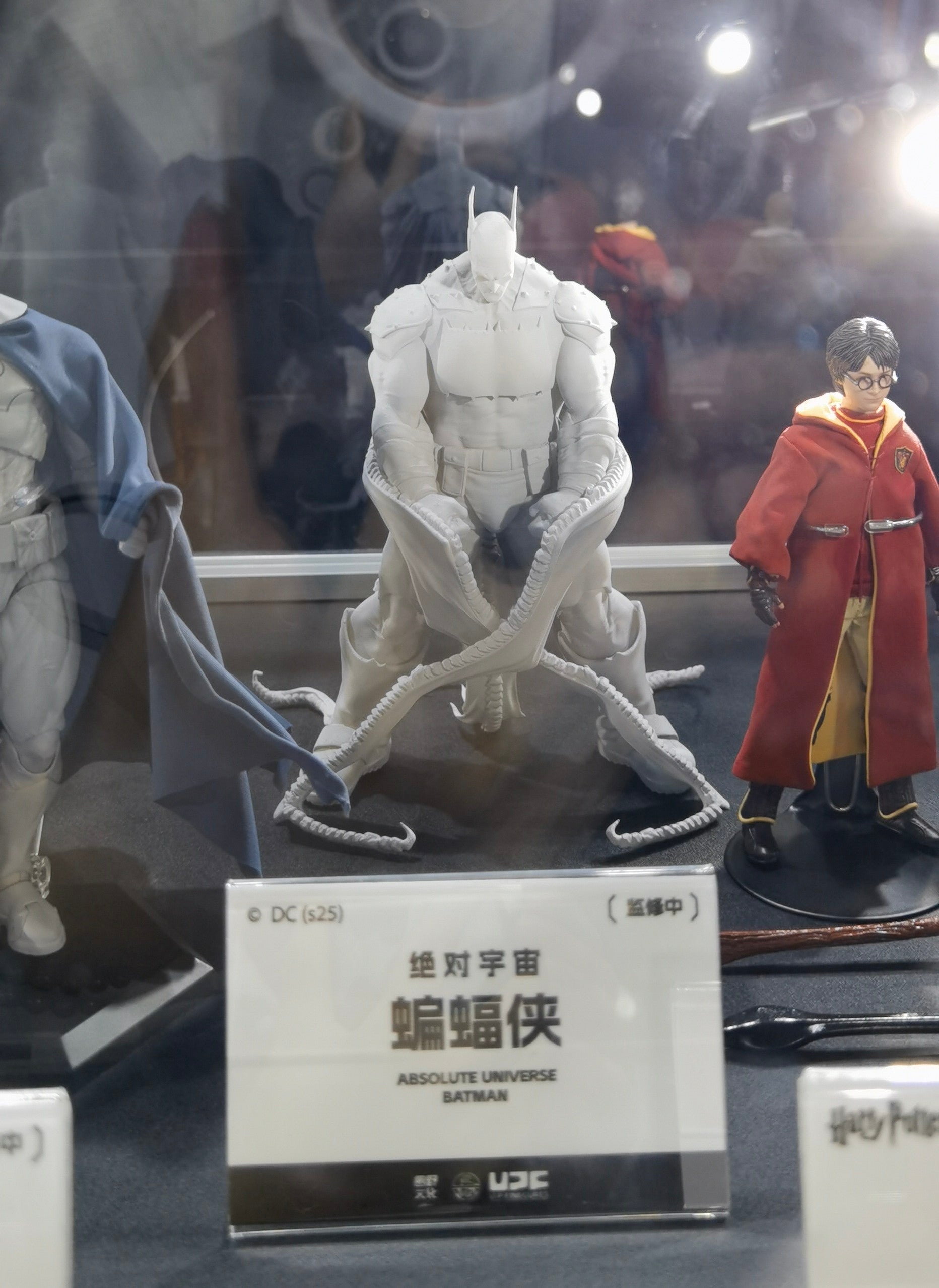 1:12 Batman Absolute Universe Action Figure