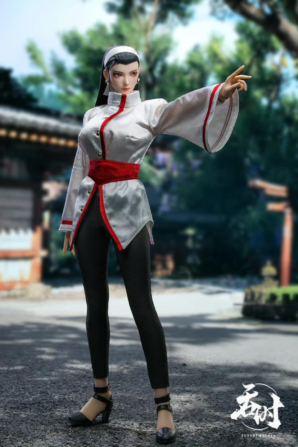 1:6 Chizuru Kagura Action Figure
