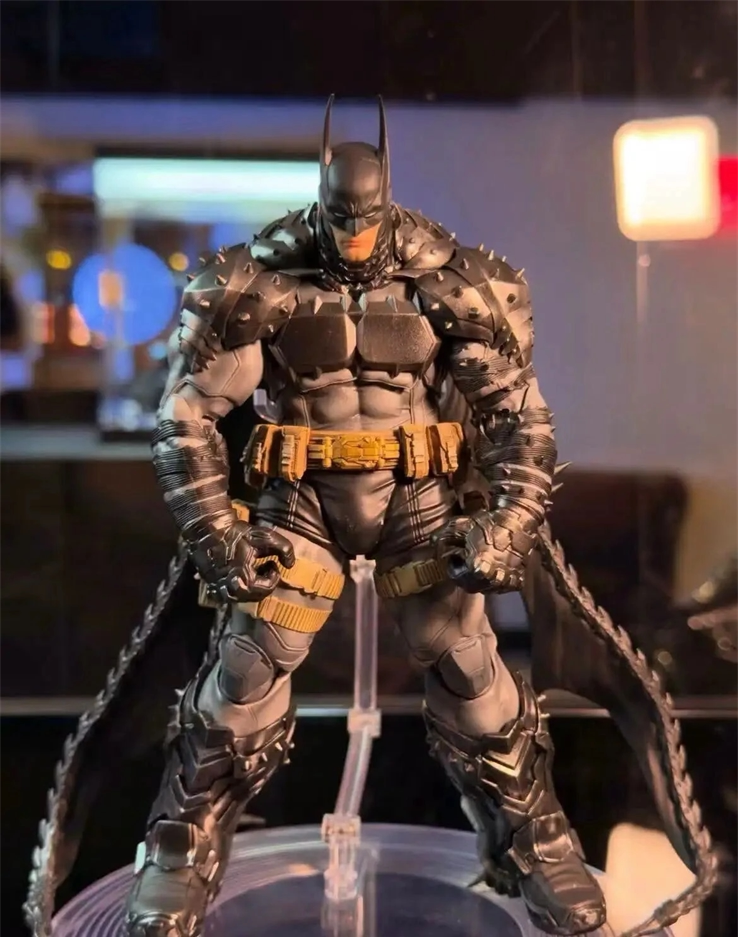 1:12 Batman Absolute Universe Action Figure