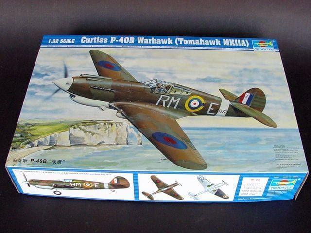 Trumpeter - 1:32 Curtiss P-40B Warhawk Tomahawk MKIIA Fighter Assembly Kit