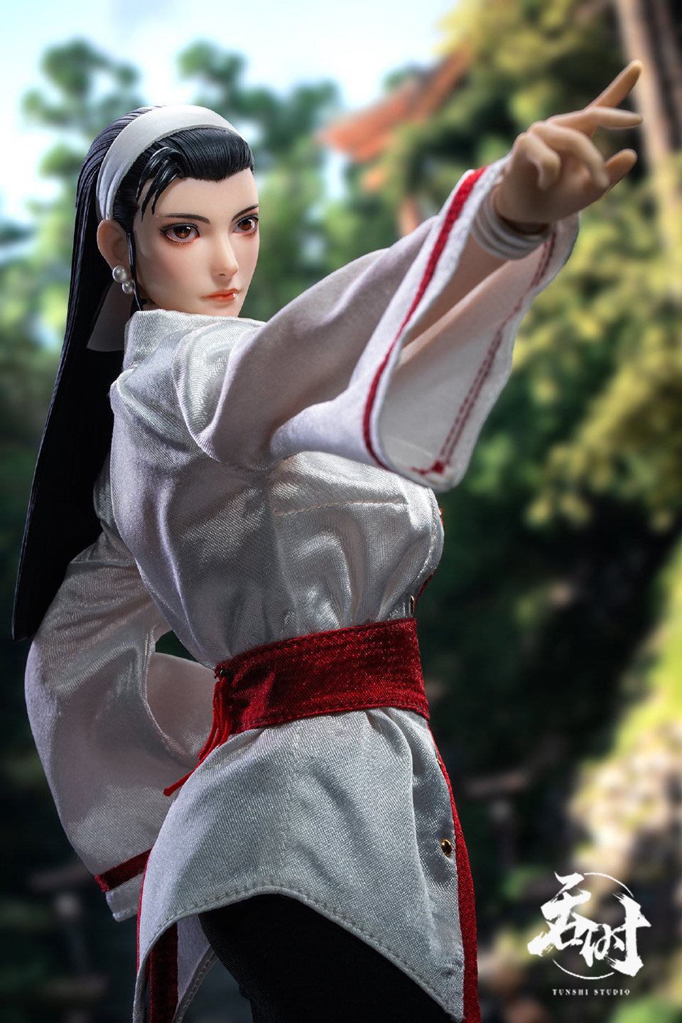 1:6 Chizuru Kagura Action Figure