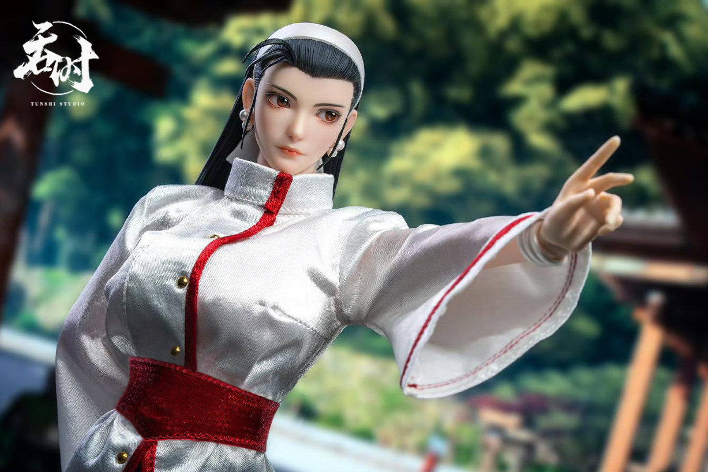 1:6 Chizuru Kagura Action Figure